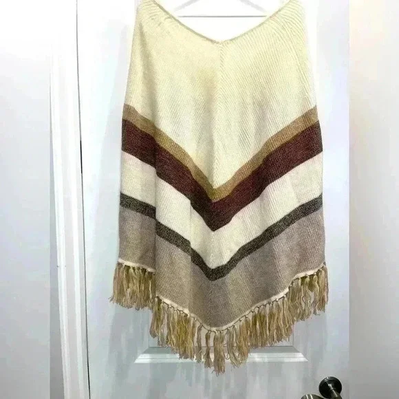 NWT Tularosa Amada women’s Poncho - Picture 3 of 3